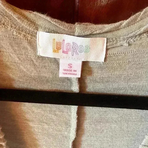 Lularoe small lightweight grey “ Ruffled” Sarah duster cardigan. NWT. Pleated - Picture 6 of 9